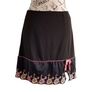 🇨🇦 Kollontai Black & Pink Embroidered Mini Skirt— Gothic Lolita MTL Designer M